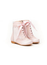 Leather boots in light pink